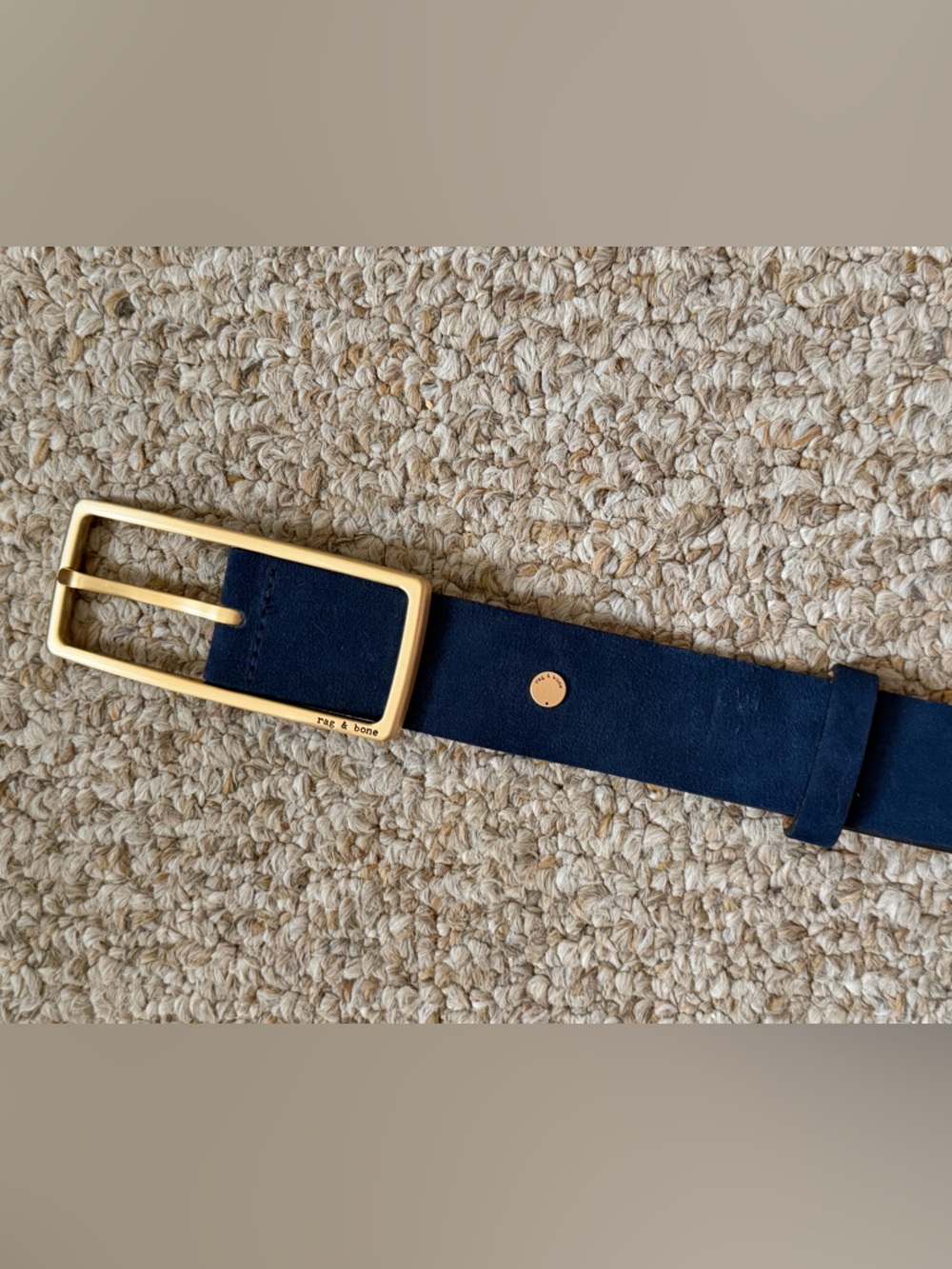 Rag & Bone Rebound belt in navy blue suede with gold buckle - Picture 3 of 6